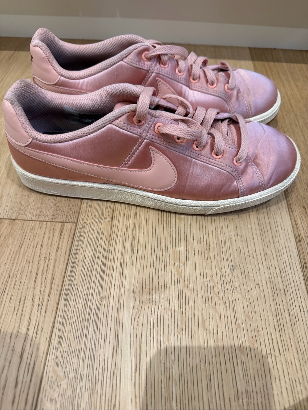 Nike ladies 8 court royale Low-Top Sneakers